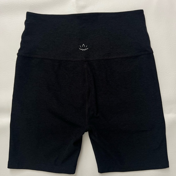 Beyond Yoga black gray biker shorts size XL - Picture 2 of 6